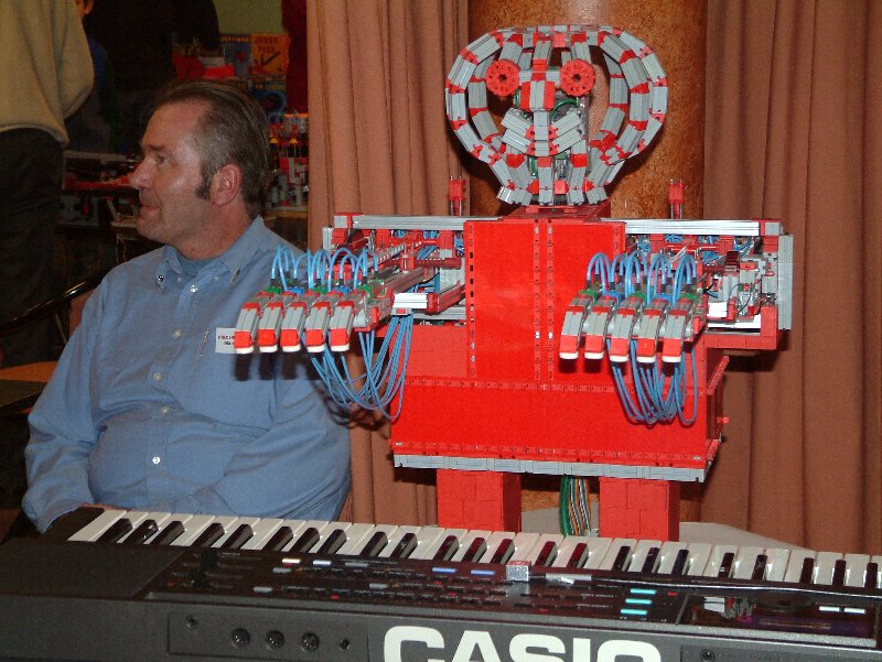 Pianoroboter 10