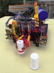 Roboter mit smtlichen Aufbauten von vorne